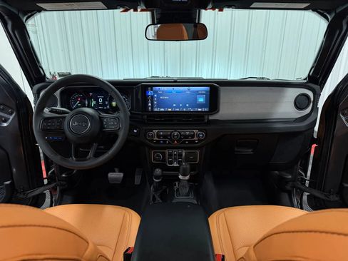 Used 2024 Jeep Wrangler Unlimited w/ LED Headlamp & Fog Lamp Group image 34