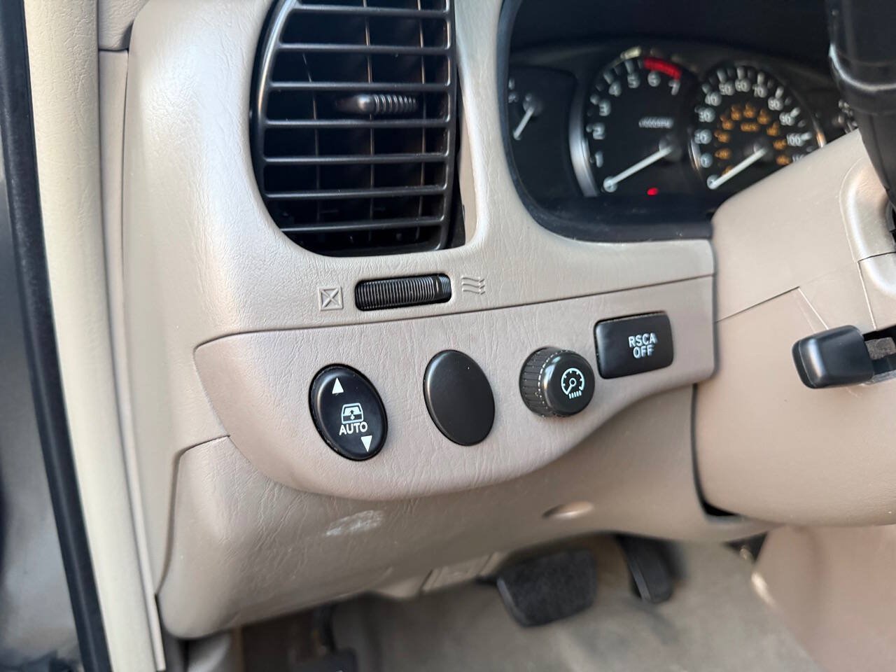 Used 2005 Toyota Sequoia SR5 w/ Towing Pkg RWD image 19