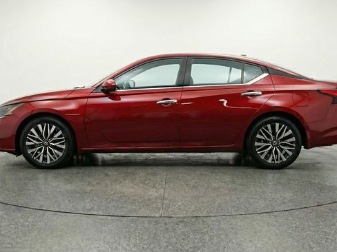 Used 2025 Nissan Altima 2.5 SV FWD image 5