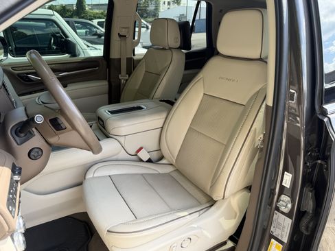 Used 2021 GMC Yukon Denali w/ Denali Ultimate Package AWD/4WD image 16