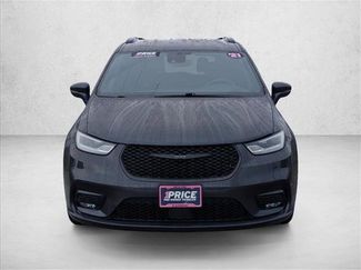 Used 2021 Chrysler Pacifica Touring w/ Uconnect Theater Family Group video 2