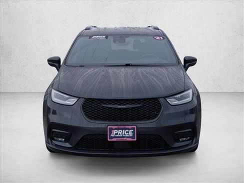 Used 2021 Chrysler Pacifica Touring w/ Uconnect Theater Family Group image 2