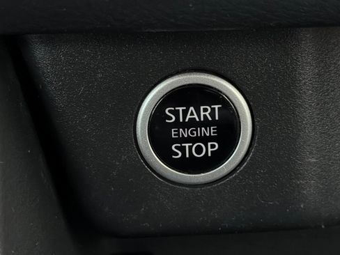 Used 2021 Nissan Rogue S image 33