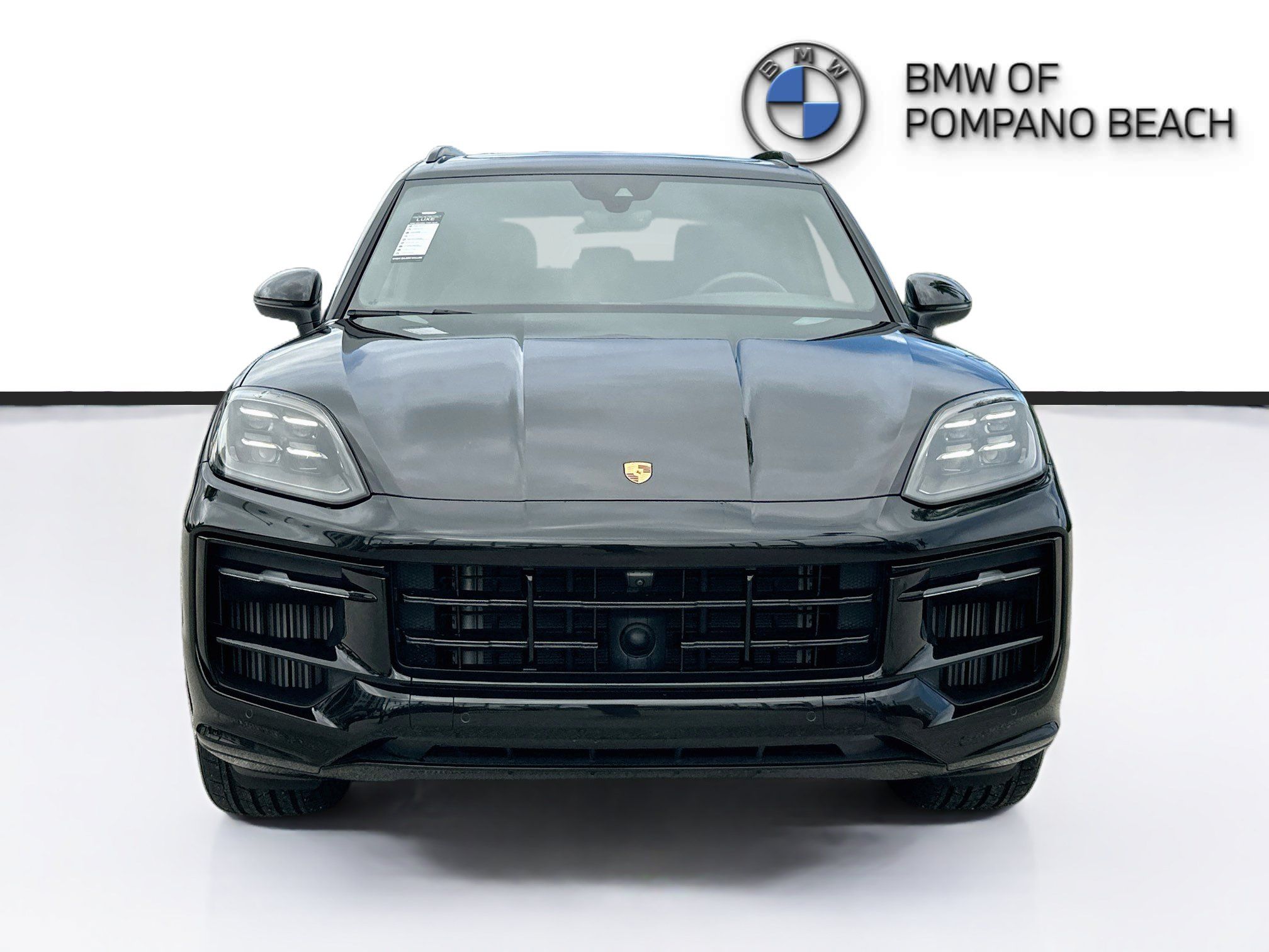 Used 2025 Porsche Cayenne AWD/4WD image 2