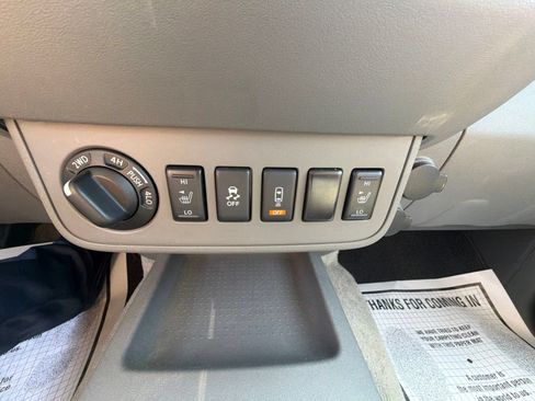 Used 2015 Nissan Frontier SV w/ SV Value Truck Package AWD/4WD image 24