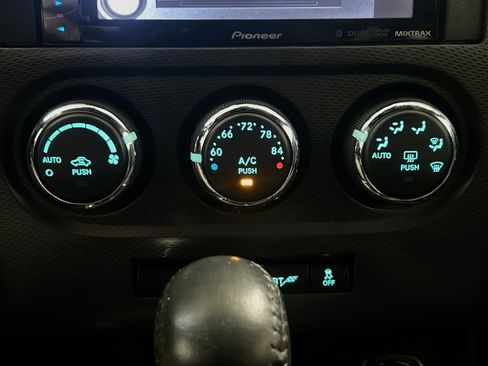 Used 2013 Dodge Challenger R/T RWD image 10
