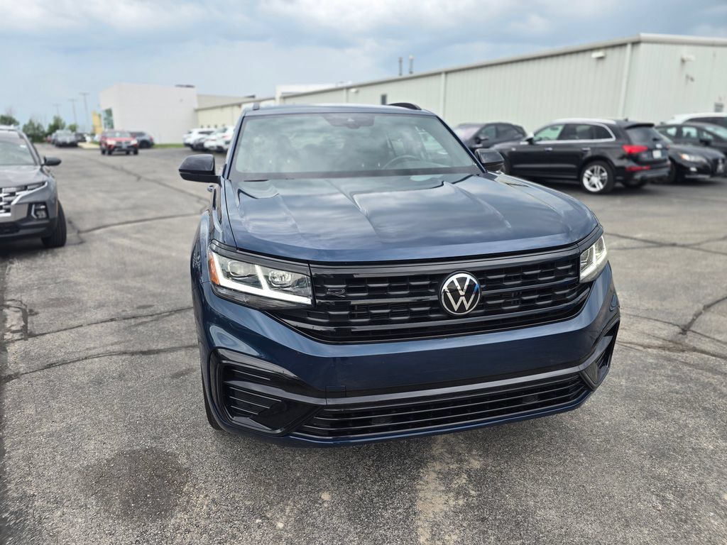 Used 2023 Volkswagen Atlas Cross Sport SEL R-Line AWD/4WD image 2