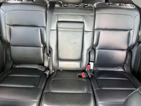 Used 2023 Ford Explorer XLT w/ Equipment Group 202A AWD/4WD image 16