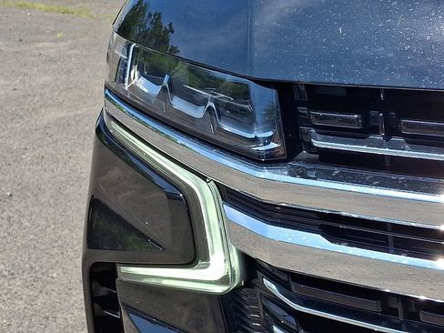 Used 2024 Chevrolet Suburban LT w/ Luxury Package AWD/4WD image 36