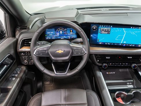 Used 2025 Chevrolet Tahoe High Country image 11