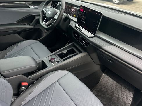 New 2026 Volkswagen Tiguan SE R-Line FWD image 14