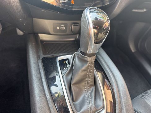 Used 2019 Nissan Rogue SV AWD/4WD image 12