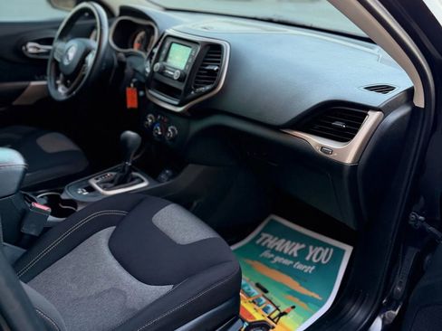 Used 2017 Jeep Cherokee Sport image 16