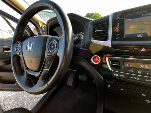 Used 2017 Honda Pilot Touring image 19