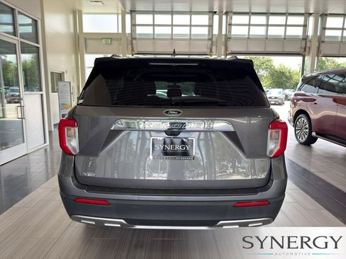 Used 2023 Ford Explorer XLT w/ Equipment Group 202A AWD/4WD image 5