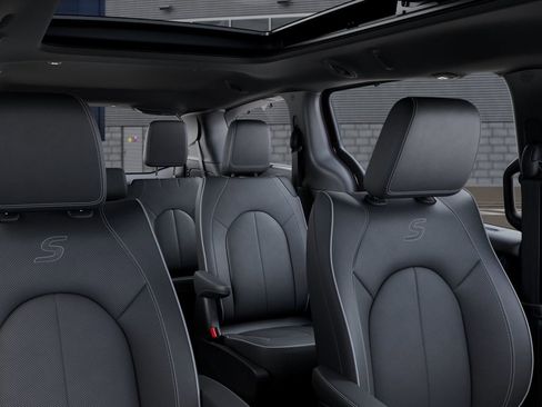 New 2026 Chrysler Pacifica Limited FWD image 26