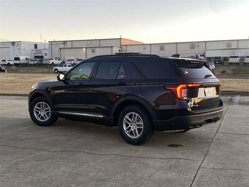 New 2025 Ford Explorer Active image 6