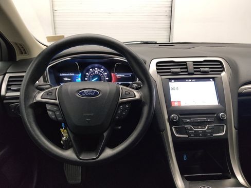 Used 2017 Ford Fusion SE w/ Fusion SE Technology Package image 22