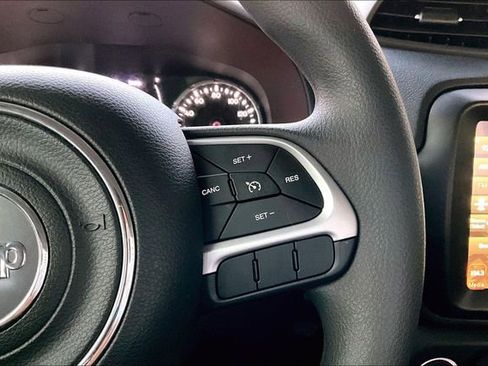Used 2023 Jeep Renegade Latitude AWD/4WD image 19