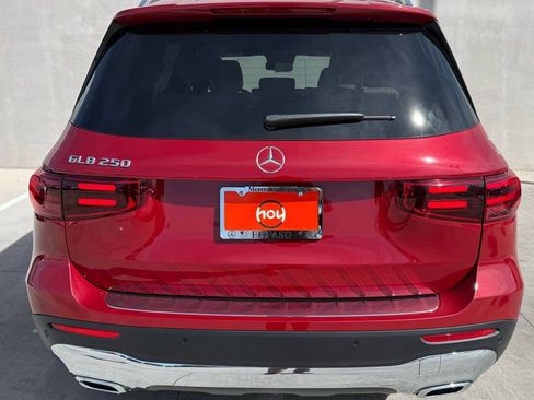 Used 2025 Mercedes-Benz GLB 250 image 8