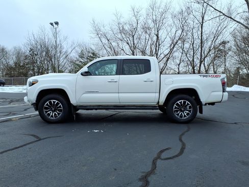 Used 2021 Toyota Tacoma TRD Sport w/ Technology Package image 6