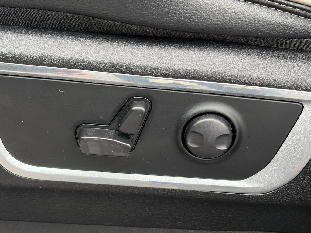 Used 2023 RAM 1500 Laramie AWD/4WD image 19