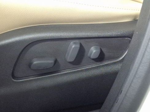 Used 2024 Cadillac XT4 Luxury w/ Cold Weather Package image 15