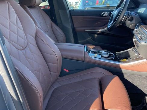 Used 2024 BMW X5 xDrive40i w/ Premium Package image 3