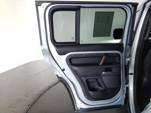 Used 2022 Land Rover Defender 110 X image 37