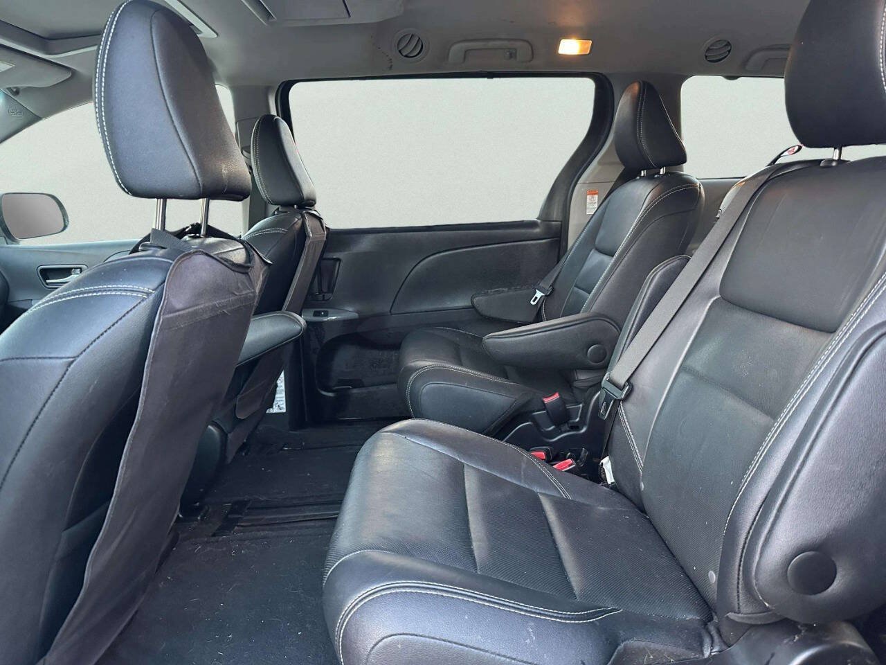 Used 2015 Toyota Sienna SE Premium FWD image 11