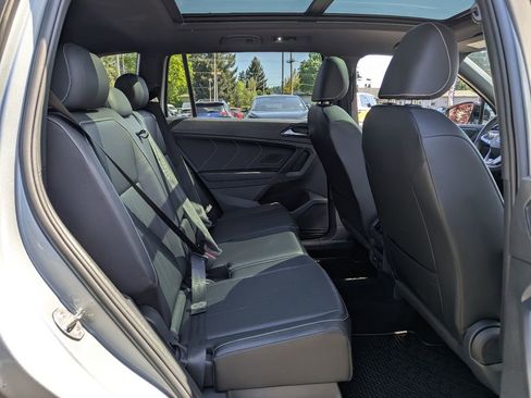 Used 2023 Volkswagen Tiguan SE R-Line AWD/4WD image 30