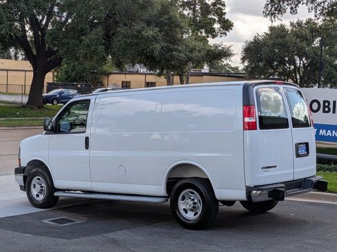 Used 2025 Chevrolet Express 2500 w/ Driver Convenience Package RWD image 7