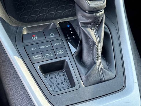 Used 2020 Toyota RAV4 LE w/ All Weather Liner Package AWD/4WD image 25