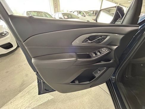 Used 2023 Chevrolet Traverse LT image 40