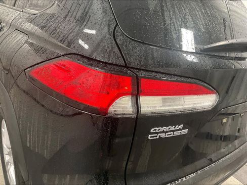 Certified 2024 Toyota Corolla Cross LE image 33
