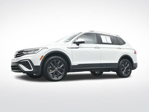 Used 2024 Volkswagen Tiguan SE image 32