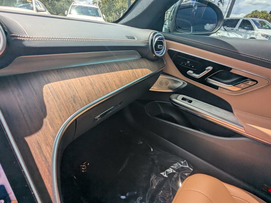 Used 2024 Mercedes-Benz CLE 300 4MATIC Coupe image 15