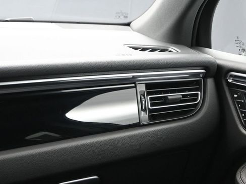 Certified 2025 Porsche Macan image 23