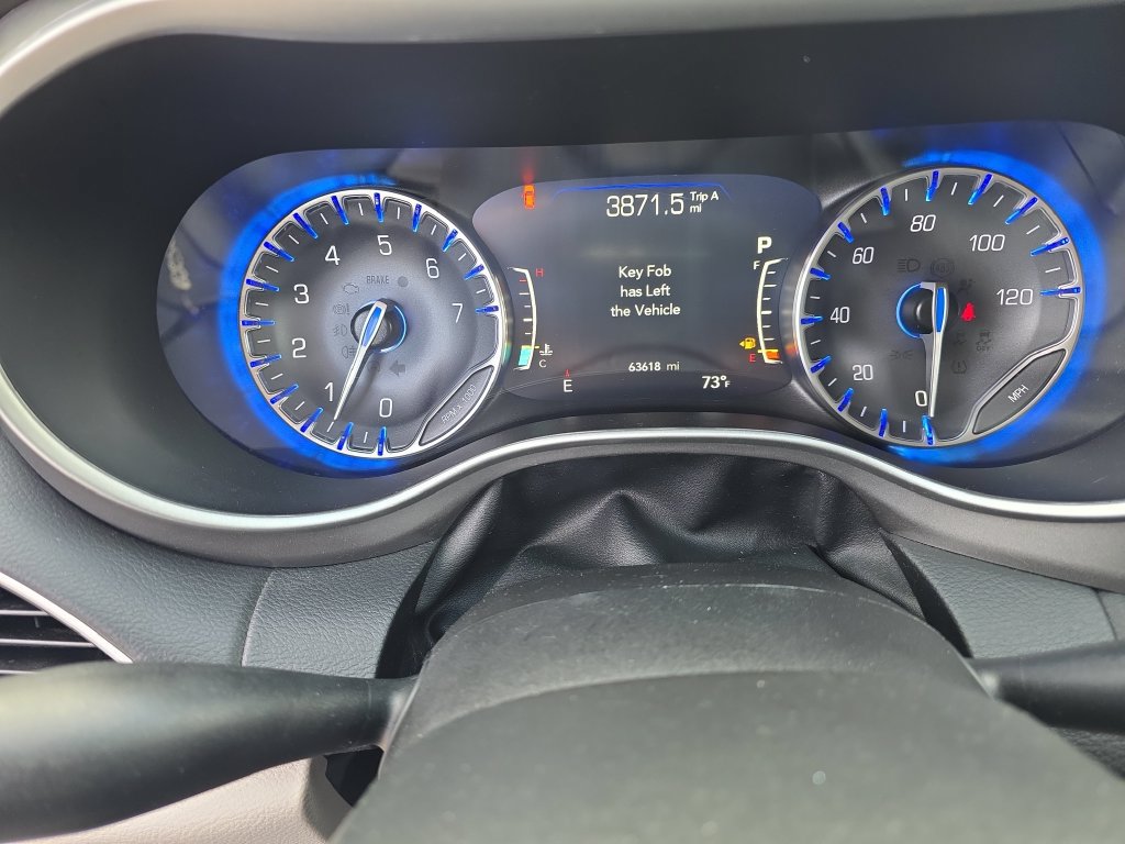 Used 2024 Chrysler Pacifica Touring-L FWD image 15