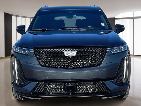 Certified 2023 Cadillac XT6 Sport w/ LPO, ONYX Package image 3