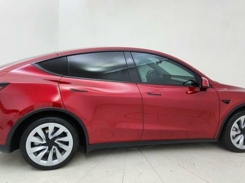 Used 2026 Tesla Model Y AWD image 6