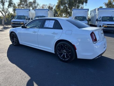 Used 2019 Chrysler 300 S w/ S Model Appearance Package image 4
