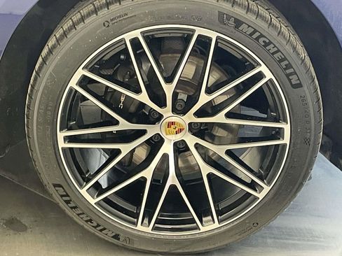Certified 2022 Porsche Macan AWD/4WD image 14