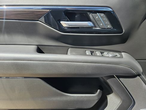 Used 2025 Chevrolet Tahoe Premier image 23