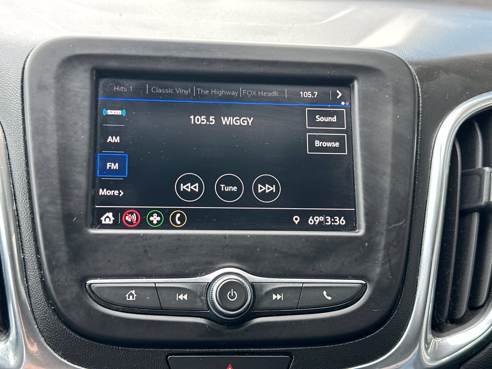 Used 2020 Chevrolet Equinox LT AWD/4WD image 17