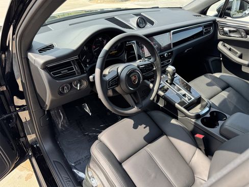 New 2026 Porsche Macan image 4