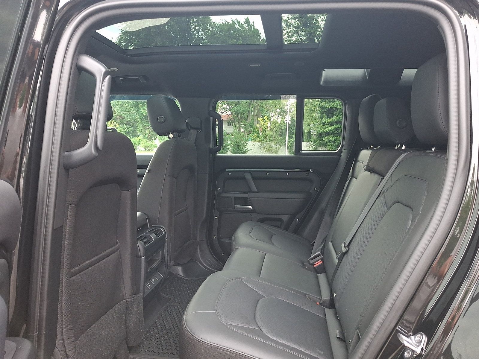 Used 2025 Land Rover Defender 110 S AWD/4WD image 11