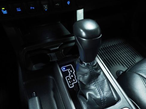 Used 2021 Toyota Tacoma TRD Sport w/ TRD Premium Sport Package AWD/4WD image 19
