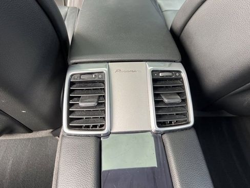 Used 2015 Porsche Panamera image 33