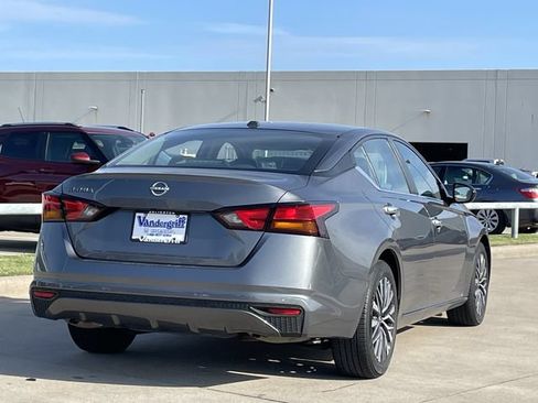 Used 2025 Nissan Altima 2.5 SV FWD image 4